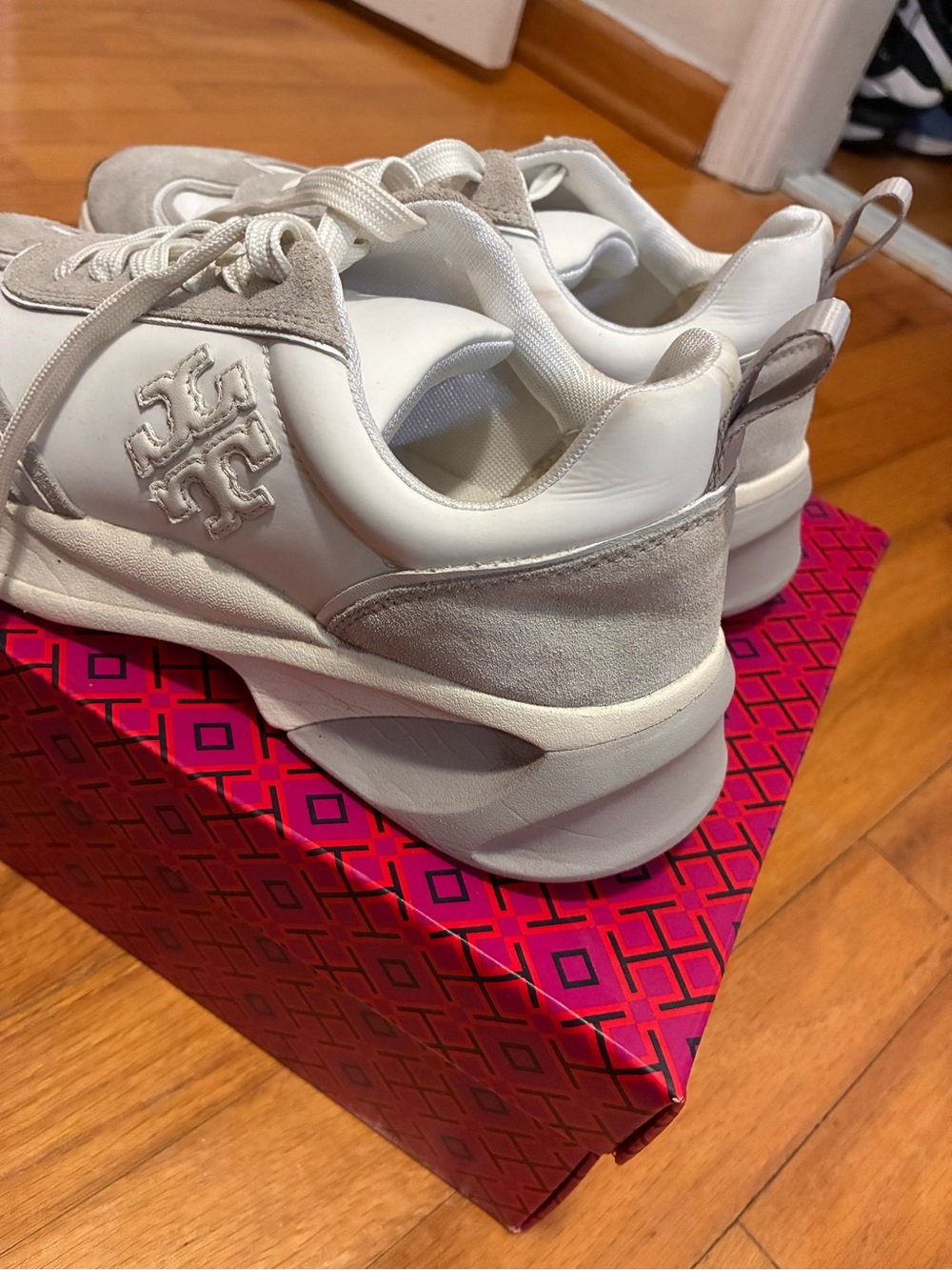 Tory Burch Good Luck Trainer Sneaker White New Ivory Gray Suede Logo 8.5 Authent - Picture 5 of 17